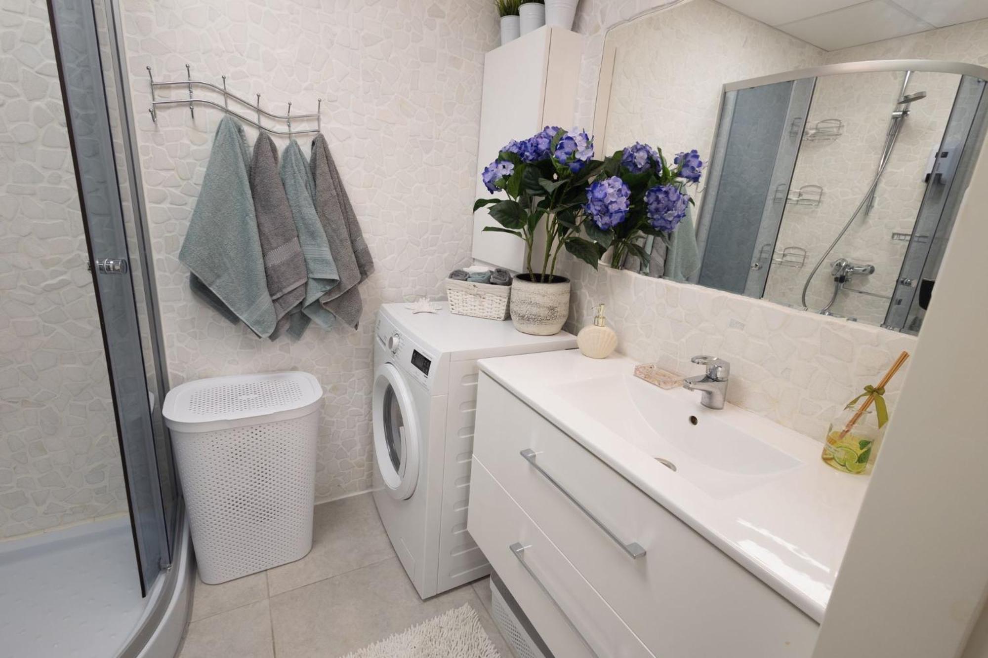 Stella'S Apartment - City Center - Free Secure Parking - Big Sun Terrace - Air Conditioning - Wifi - Tram To The Tallinn Bus Station And Old Town Exterior photo