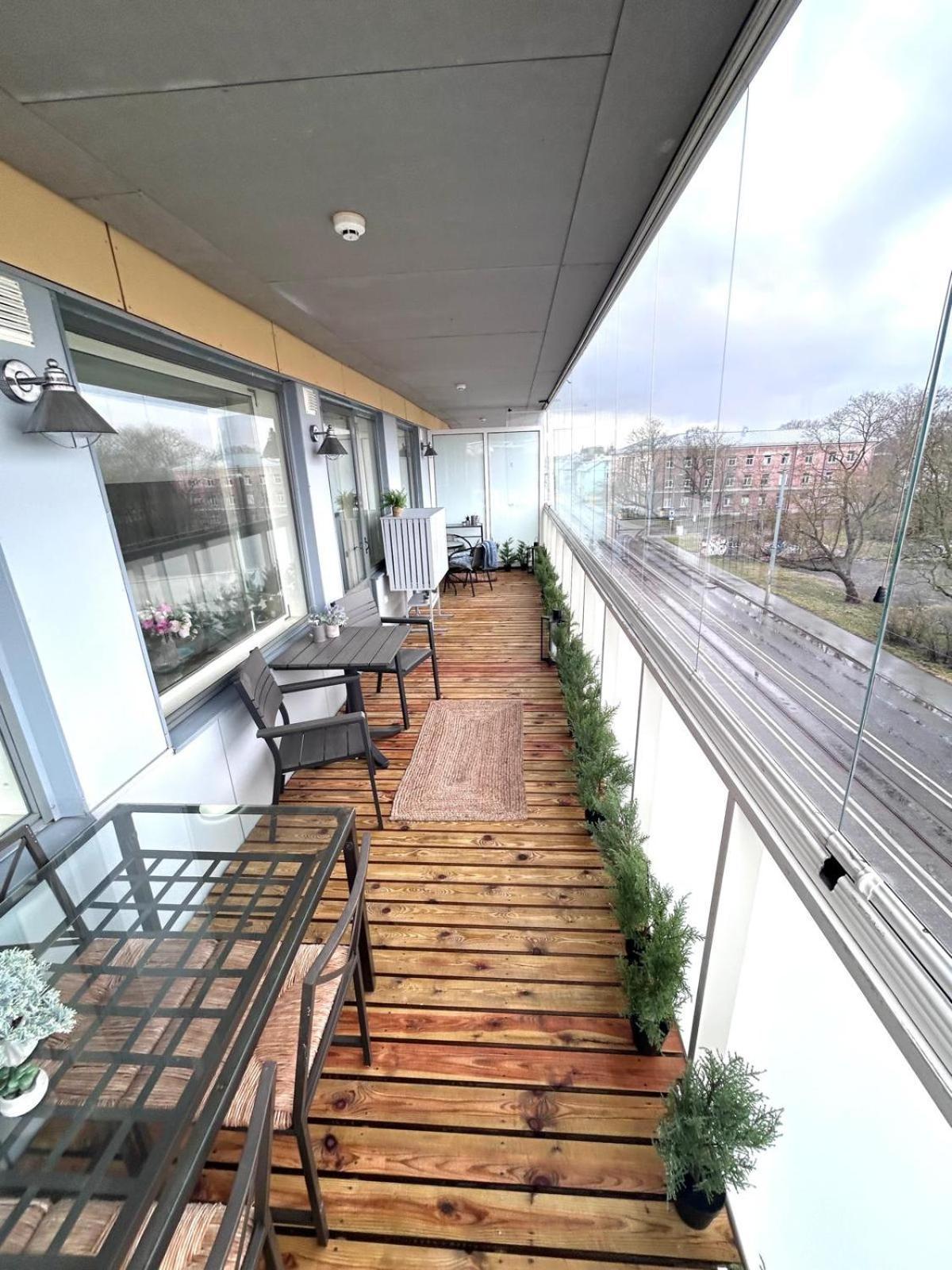 Stella'S Apartment - City Center - Free Secure Parking - Big Sun Terrace - Air Conditioning - Wifi - Tram To The Tallinn Bus Station And Old Town Exterior photo